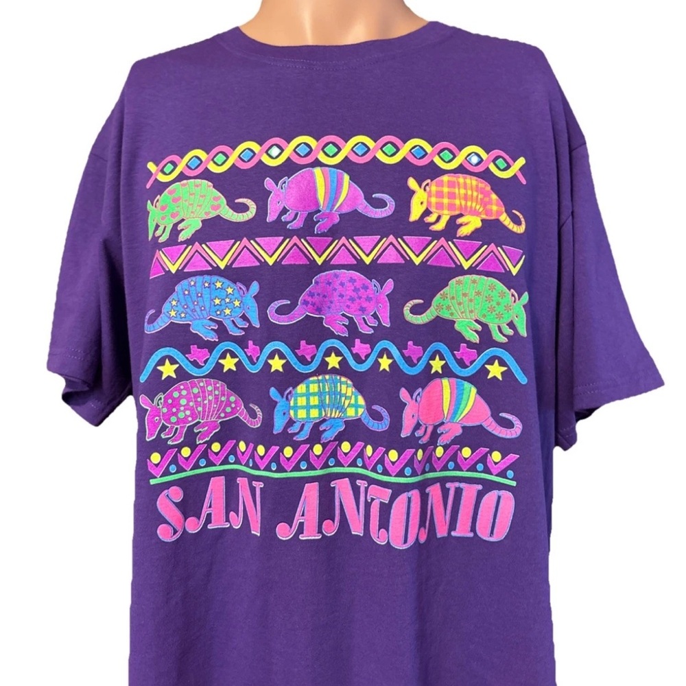Vintage San Antonio Texas Multicolor Armadillo Purple Shirt Size Large